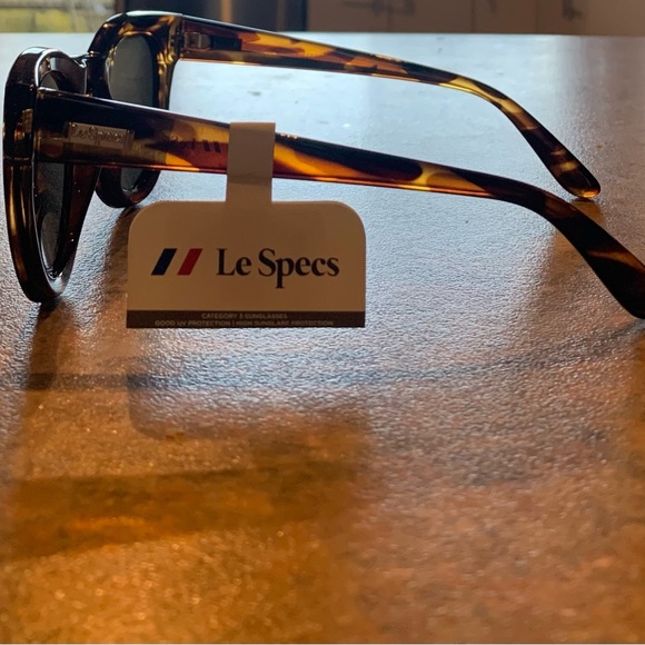 Le Specs tortoiseshell cat eye sunglasses, never worn, new with tags. - Picture 2 of 2
